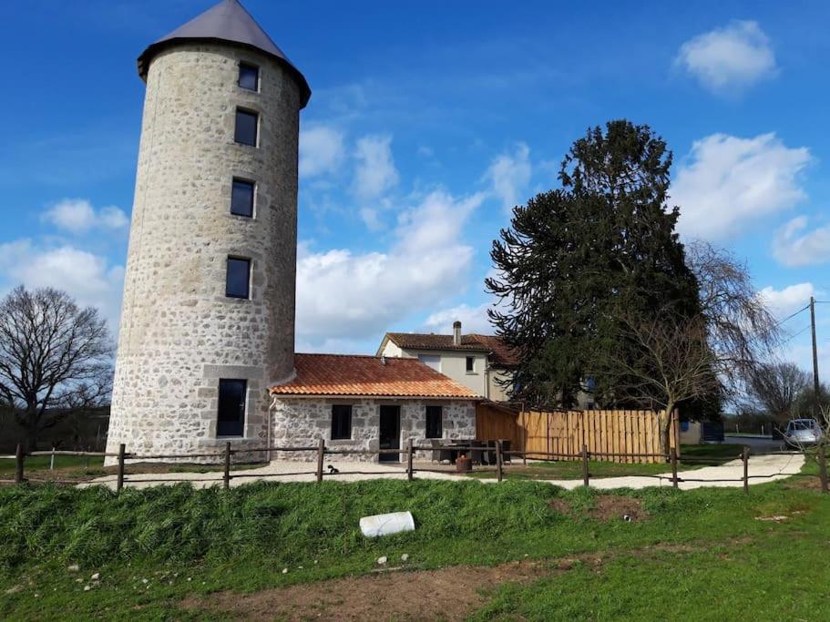Loue Ancien Moulin A Vent Avec Piscine Et Jacuzzi Βίλα Neuvy-Bouin Εξωτερικό φωτογραφία
